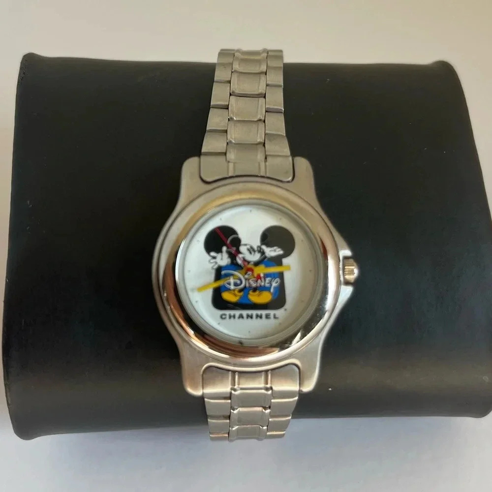 1990’s Vintage Unisex Disney Mickey Mouse Wristwatch